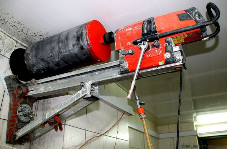 burenie-otverstij-v-betone-almaznoj-koronkoj-tehnologiya-preimushhestva-i-primenenie